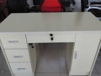 北京辦公用品一站式采購指南 廠家直銷屏風(fēng)工位、老板桌椅與全套服務(wù)